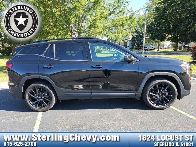 Used 2023 GMC Terrain SLT w/ Elevation Edition image 4