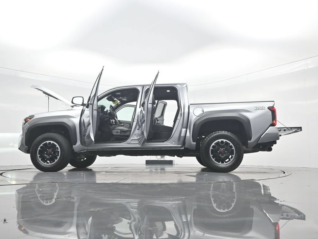 Used 2025 Toyota Tacoma TRD Off-Road AWD/4WD image 51