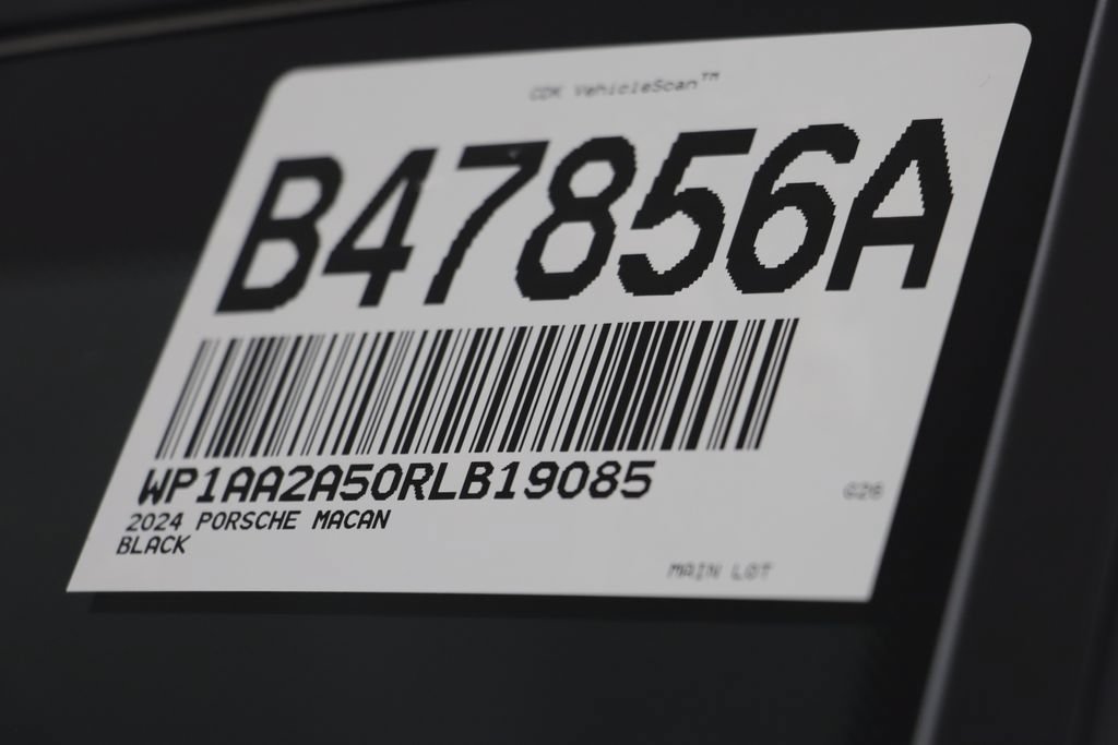 Used 2024 Porsche Macan AWD/4WD image 26