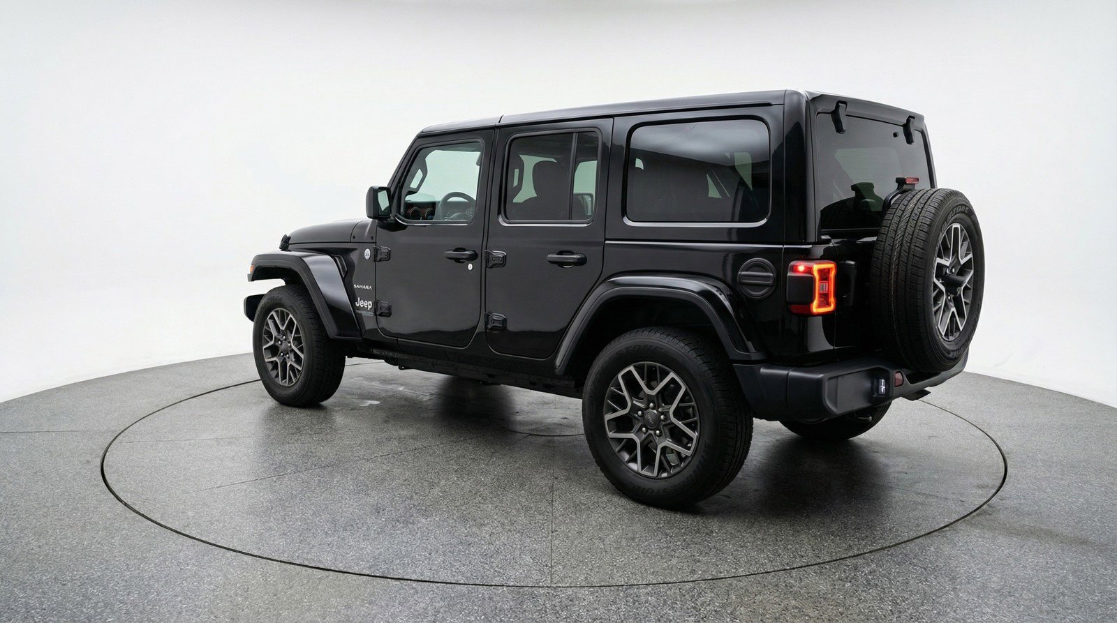 Used 2025 Jeep Wrangler Sahara image 6