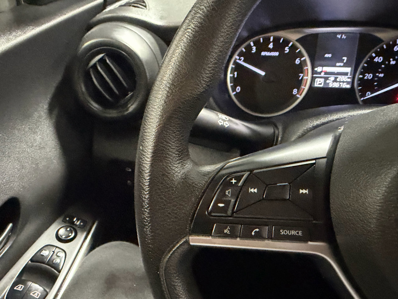 Used 2020 Nissan Kicks S image 24