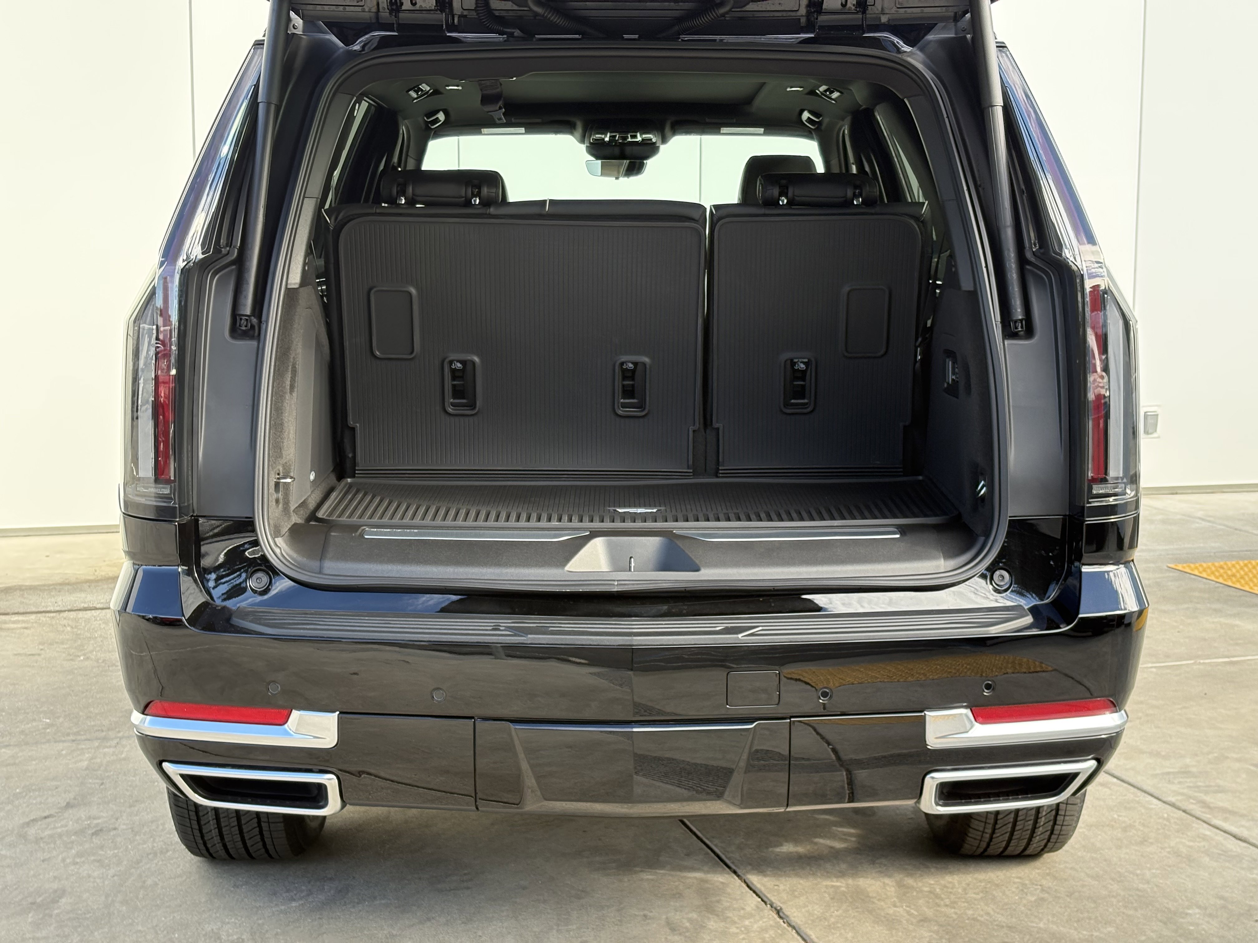 New 2026 Cadillac Escalade Luxury image 9