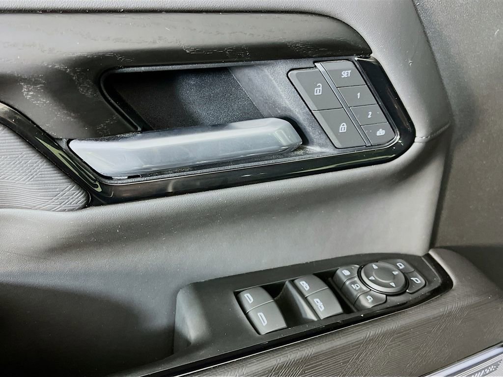 Used 2025 GMC Sierra 2500 AT4X image 27