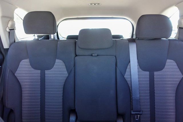 Used 2022 Kia Sorento LX image 17