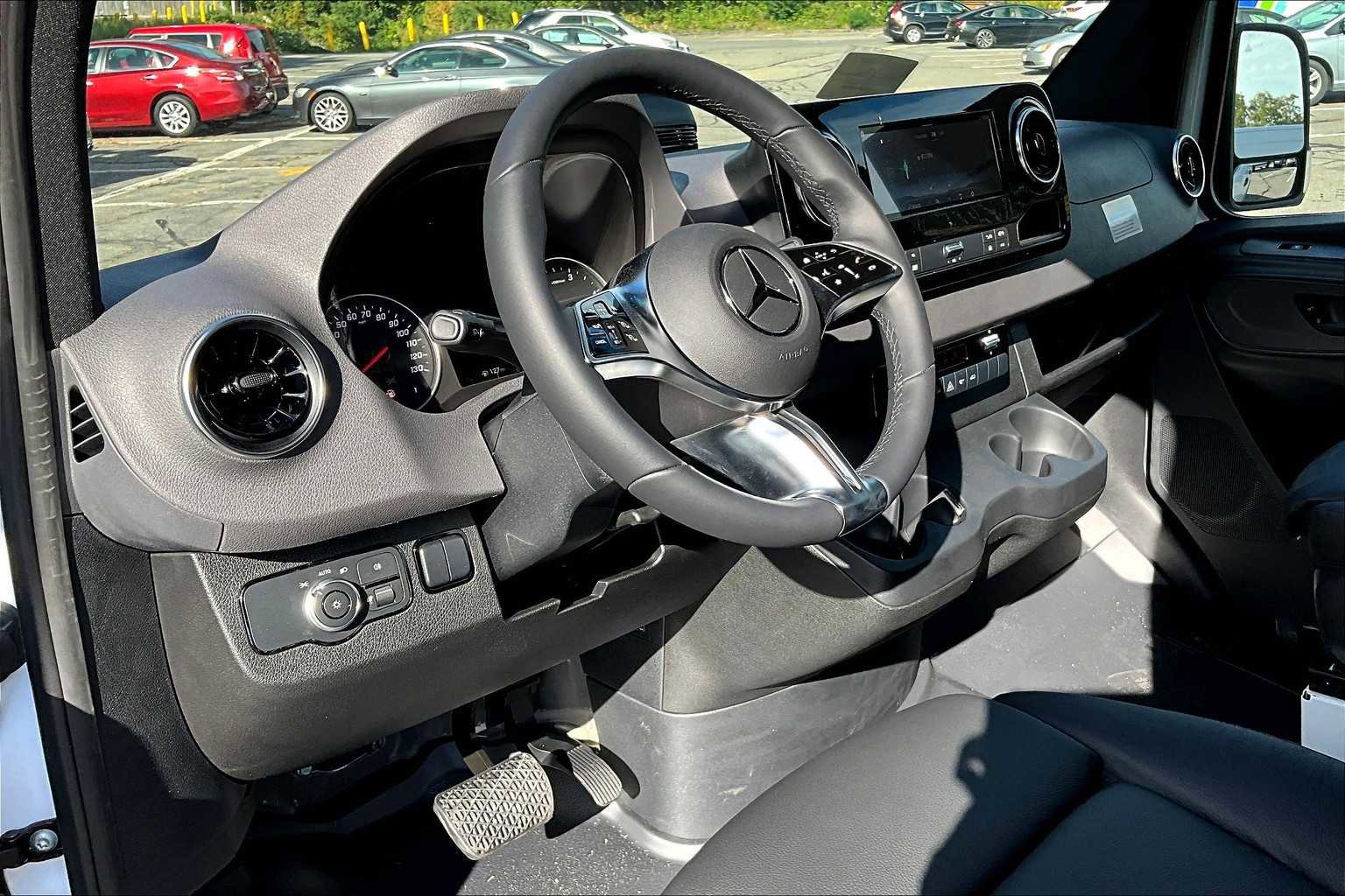 New 2025 Mercedes-Benz Sprinter 2500 image 9