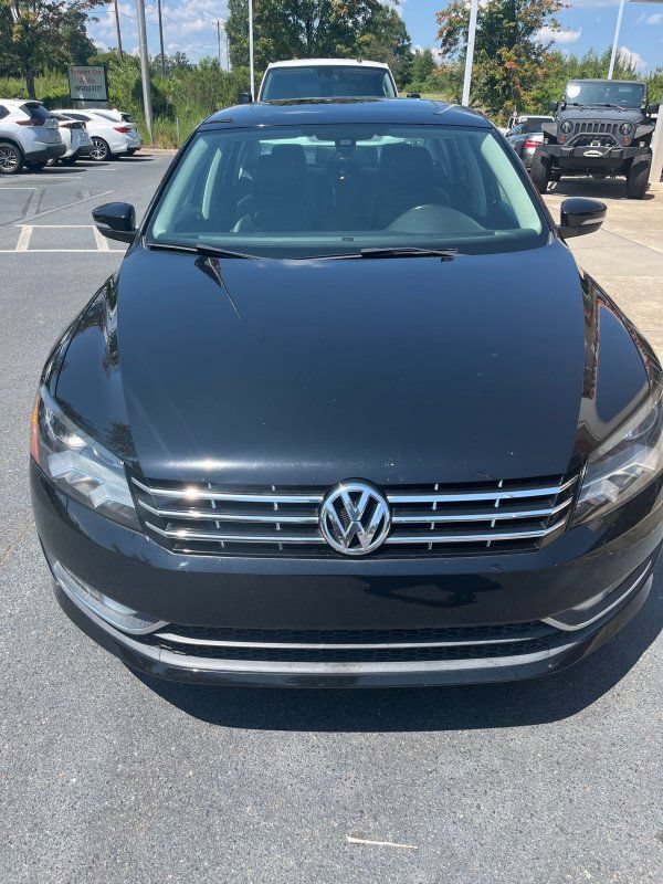 Used 2014 Volkswagen Passat 1.8T SEL Premium FWD image 2