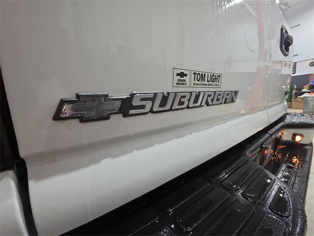 Used 2004 Chevrolet Suburban LS image 27