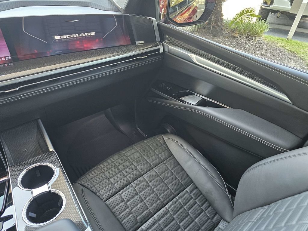 Used 2025 Cadillac Escalade V w/ LPO, Floor Liner Package AWD/4WD image 18