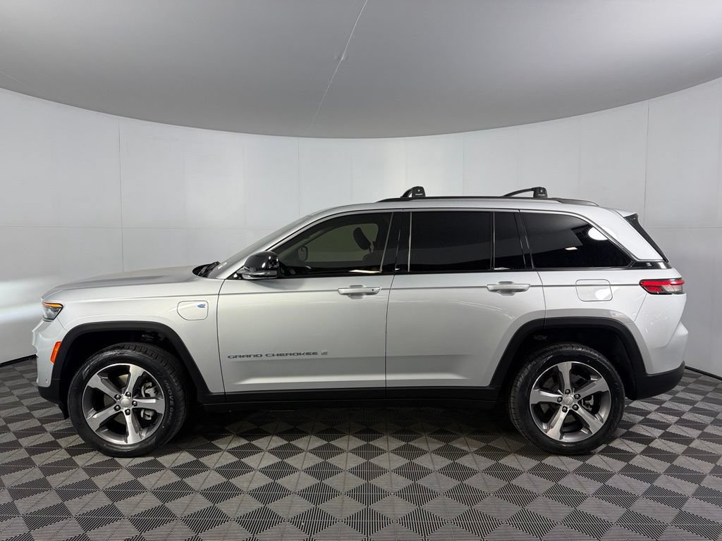 Used 2023 Jeep Grand Cherokee 4WD 4xe w/ Luxury Tech Group II image 10