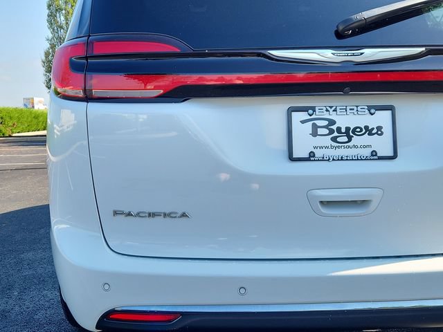 Used 2025 Chrysler Pacifica Select FWD image 15