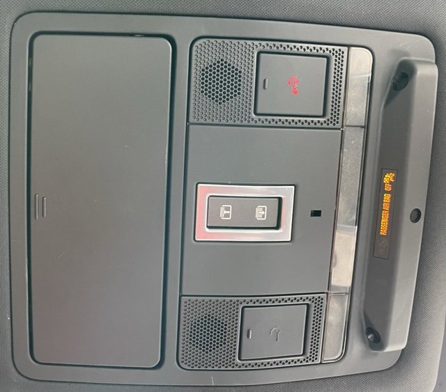 Used 2020 Land Rover Discovery Sport SE R-Dynamic image 23