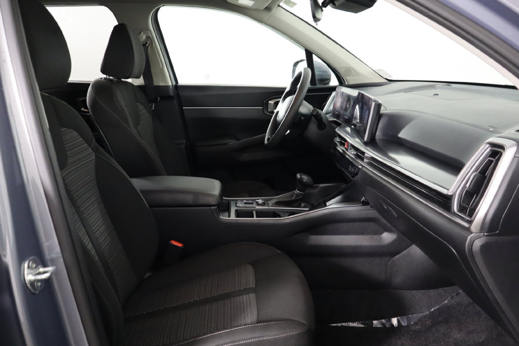Used 2024 Kia Sorento LX FWD image 19