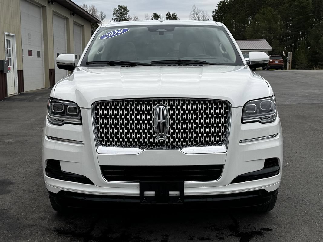Used 2024 Lincoln Navigator L Reserve w/ Equipment Group 201A AWD/4WD image 9