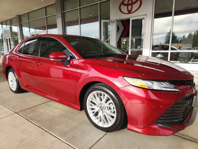 Certified 2018 Toyota Camry XLE FWD image 4