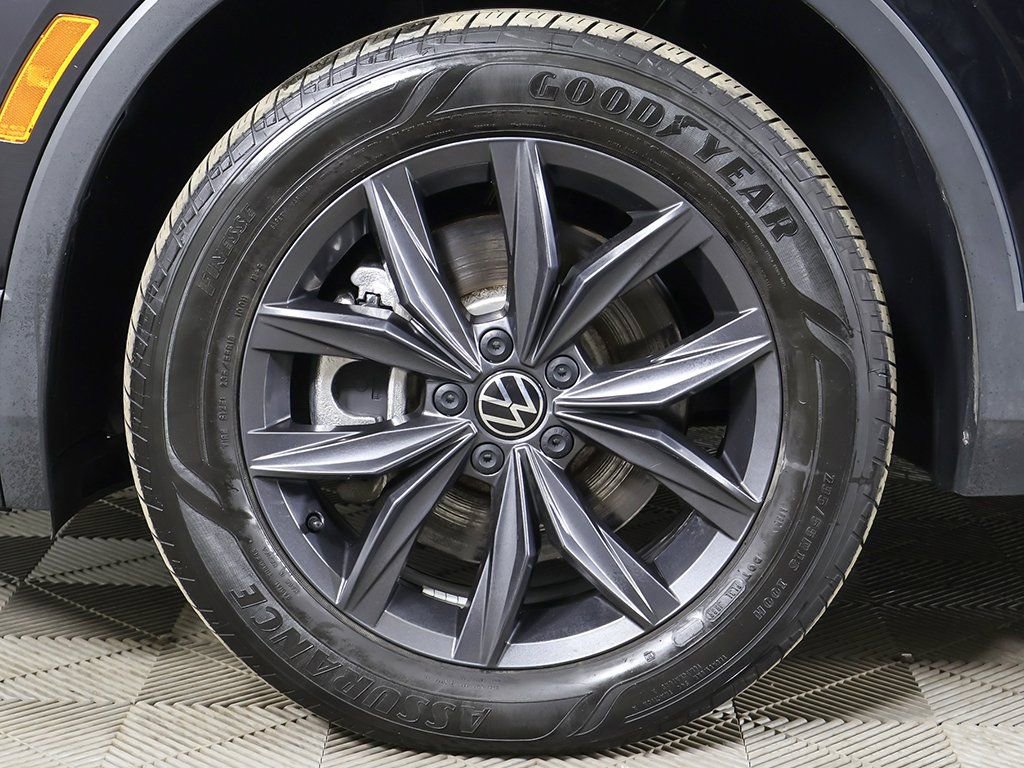 Used 2023 Volkswagen Tiguan SE image 21