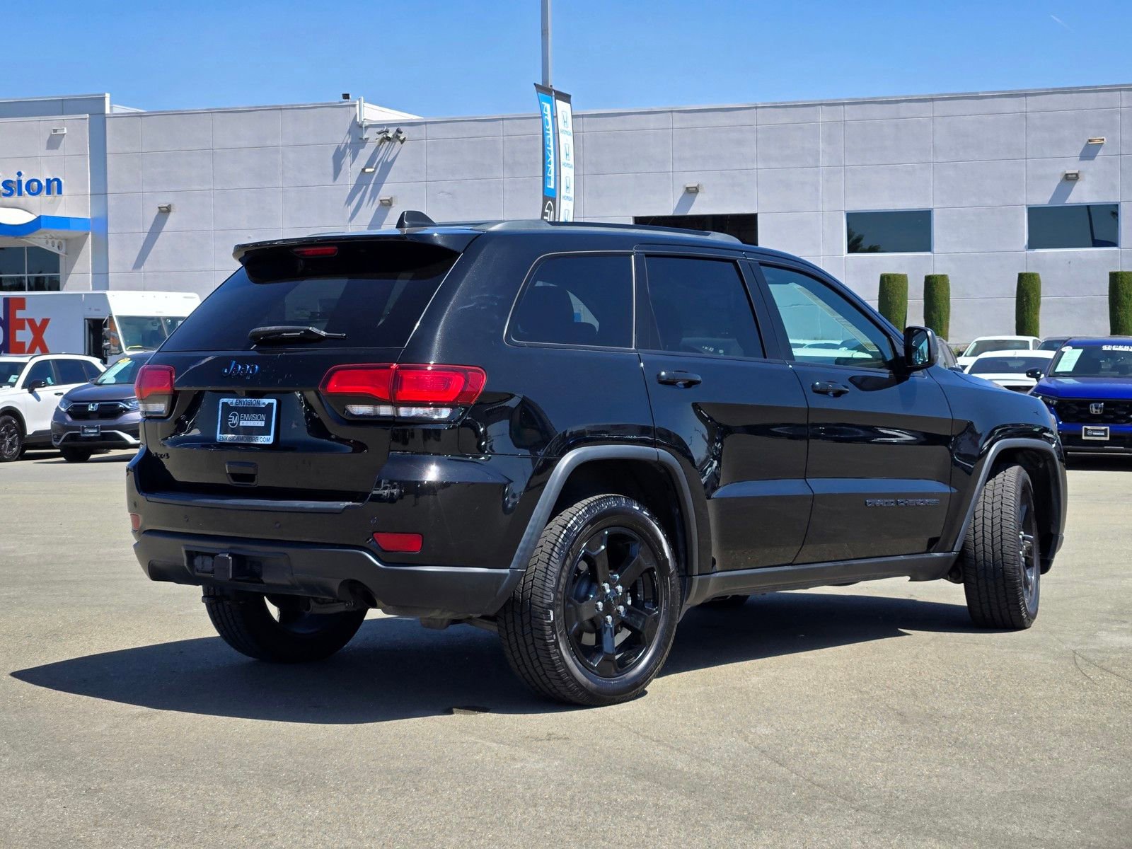 Used 2018 Jeep Grand Cherokee Laredo AWD/4WD image 7