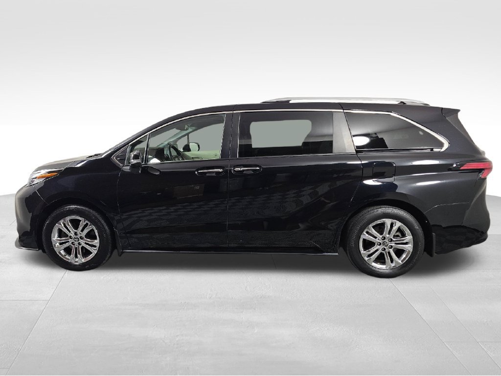 Used 2022 Toyota Sienna Platinum AWD/4WD image 4