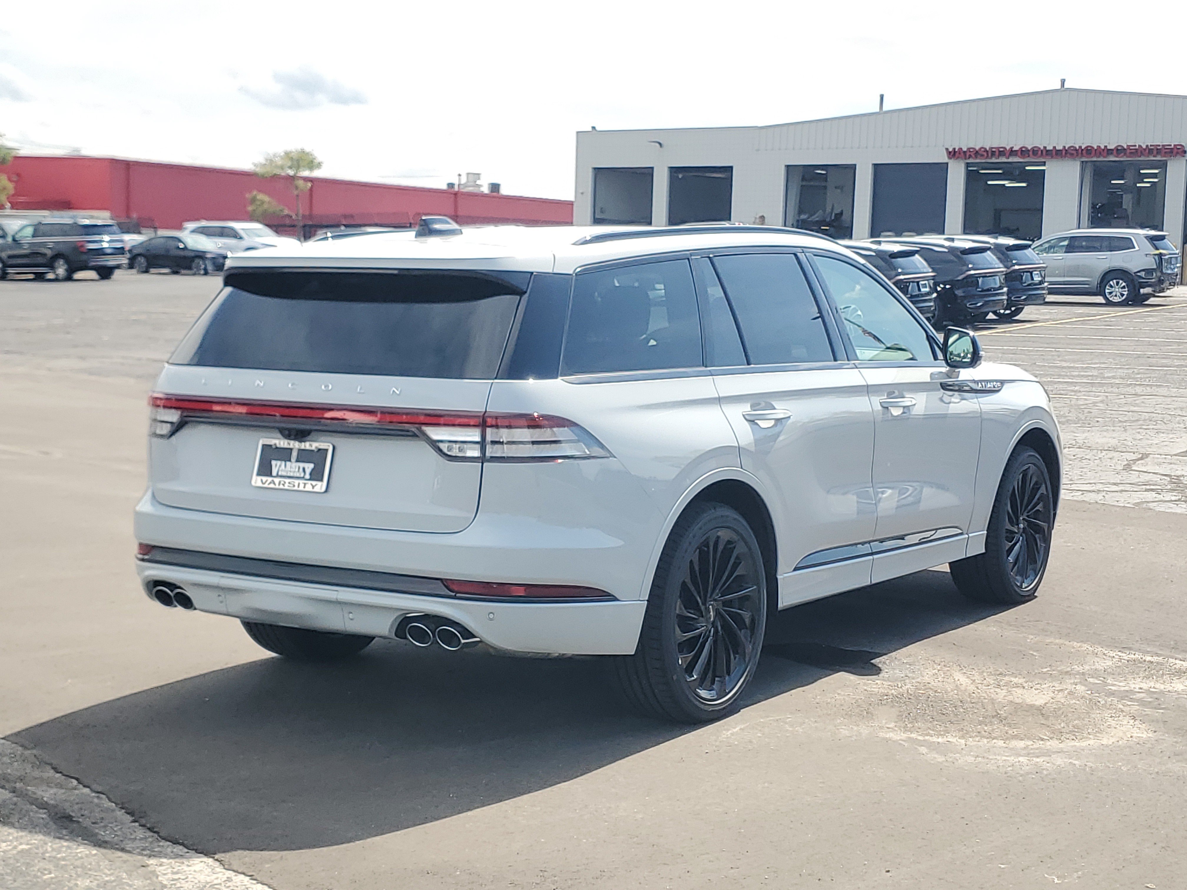 New 2027 Lincoln Aviator Reserve AWD/4WD image 4