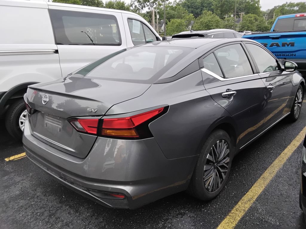 Used 2024 Nissan Altima 2.5 SV FWD image 12