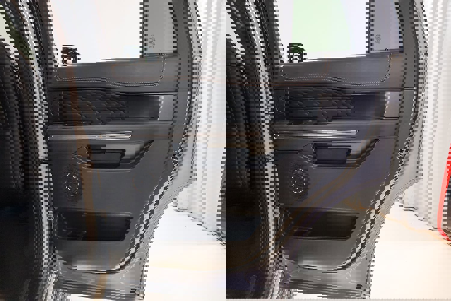 Used 2024 Ford Expedition Platinum image 29