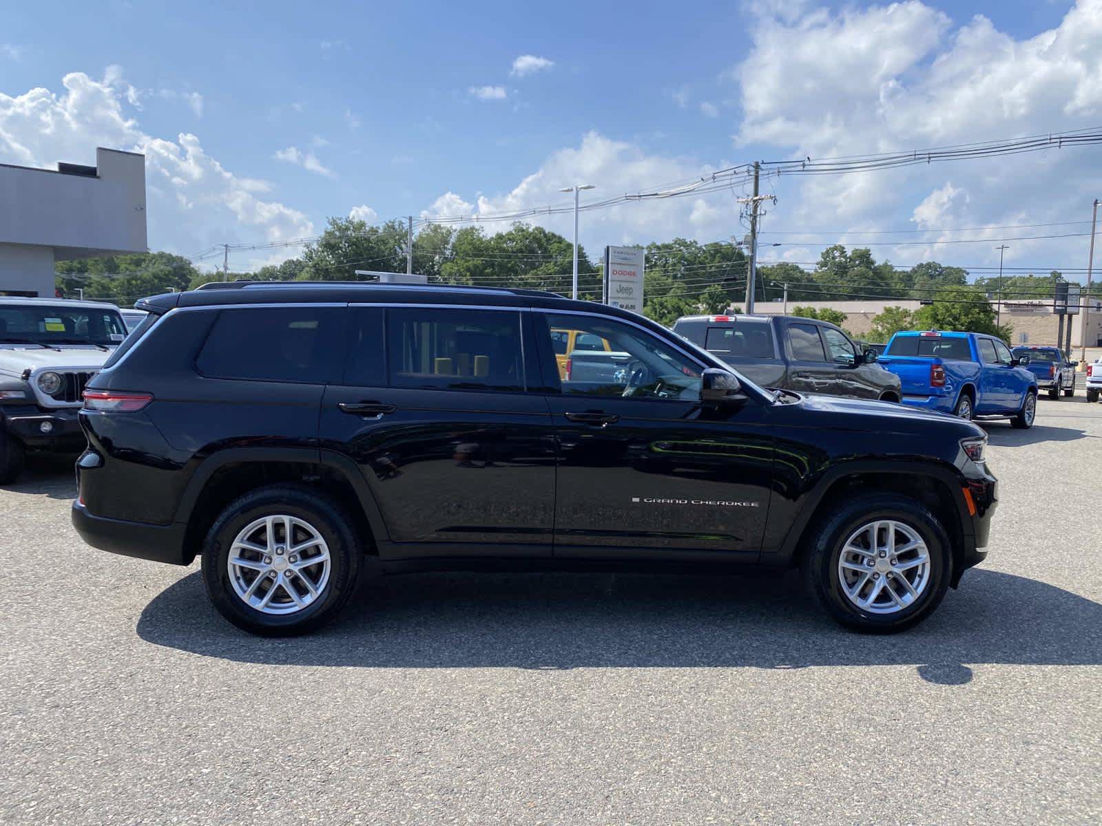 Certified 2023 Jeep Grand Cherokee L Laredo w/ Luxury Tech Group I AWD/4WD image 2