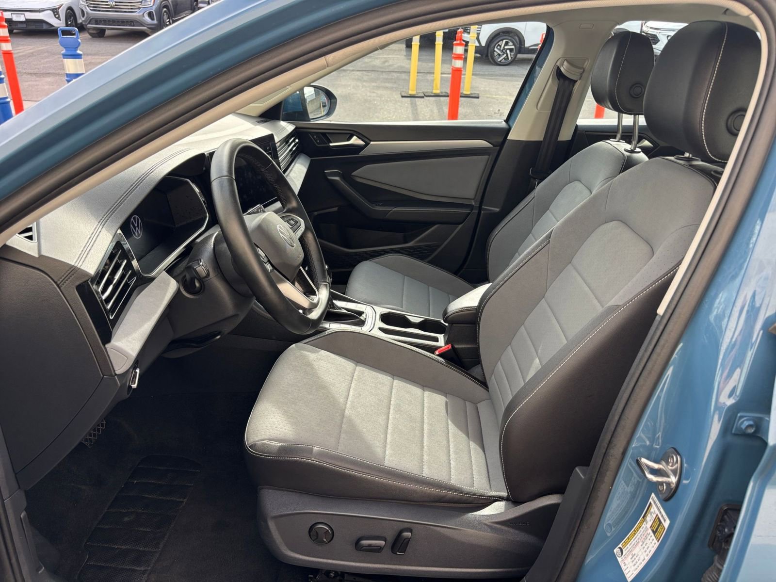 Used 2025 Volkswagen Jetta SE image 27