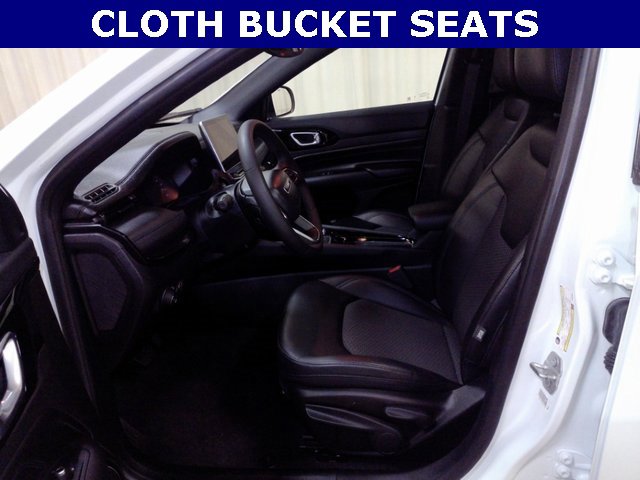 Used 2025 Jeep Compass Latitude w/ Altitude Special Edition image 11