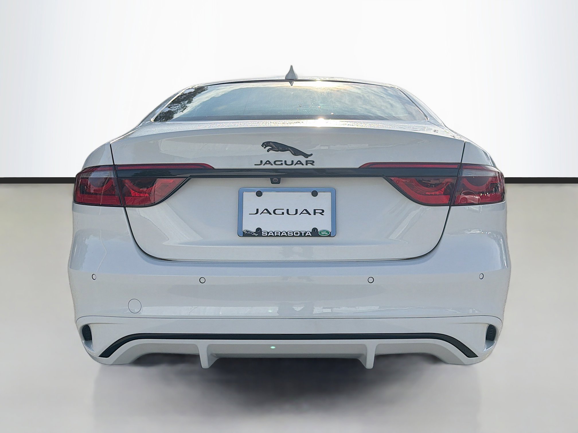 New 2024 Jaguar XF R-Dynamic SE image 4