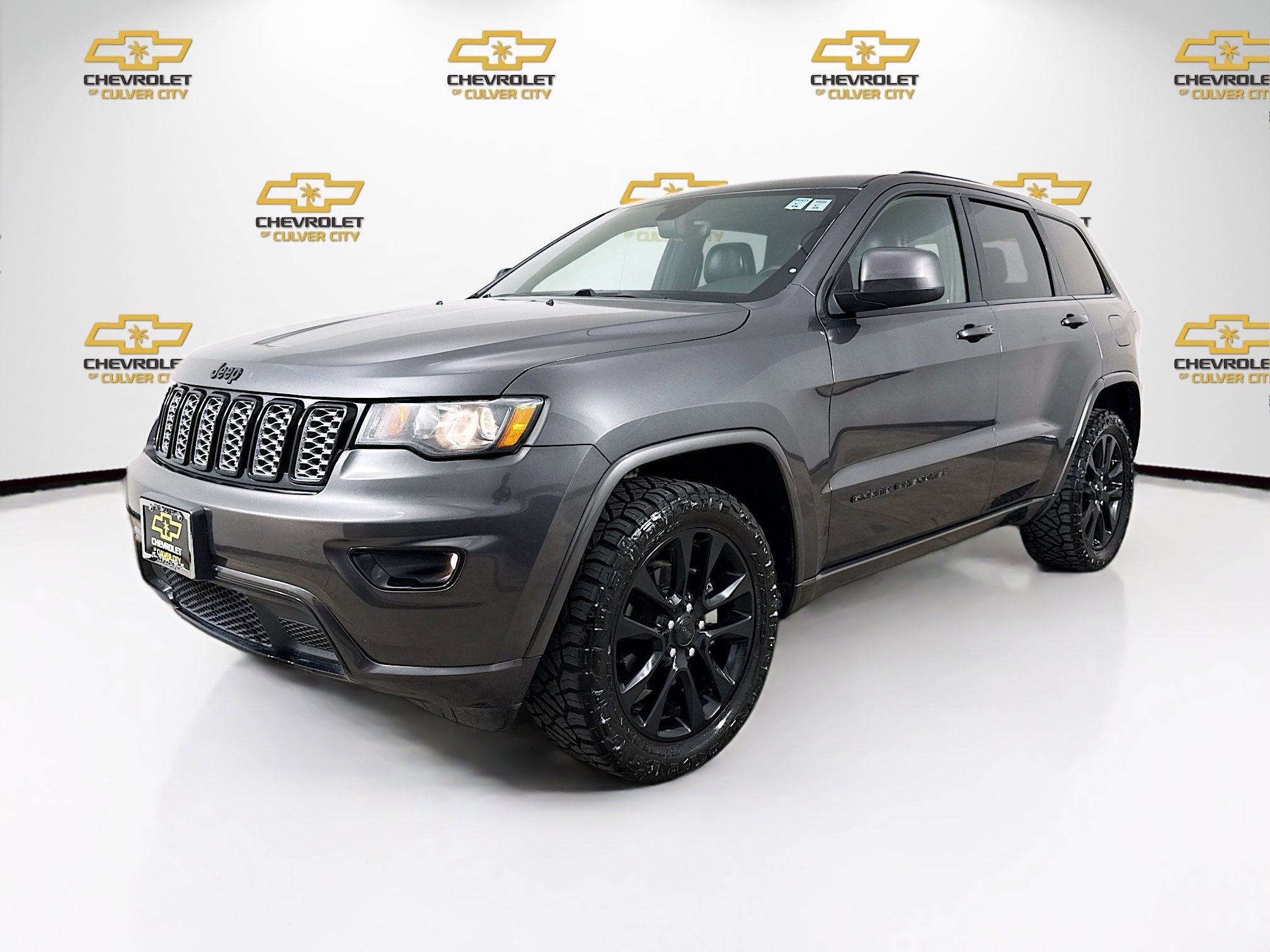 Used 2018 Jeep Grand Cherokee Altitude AWD/4WD image 3