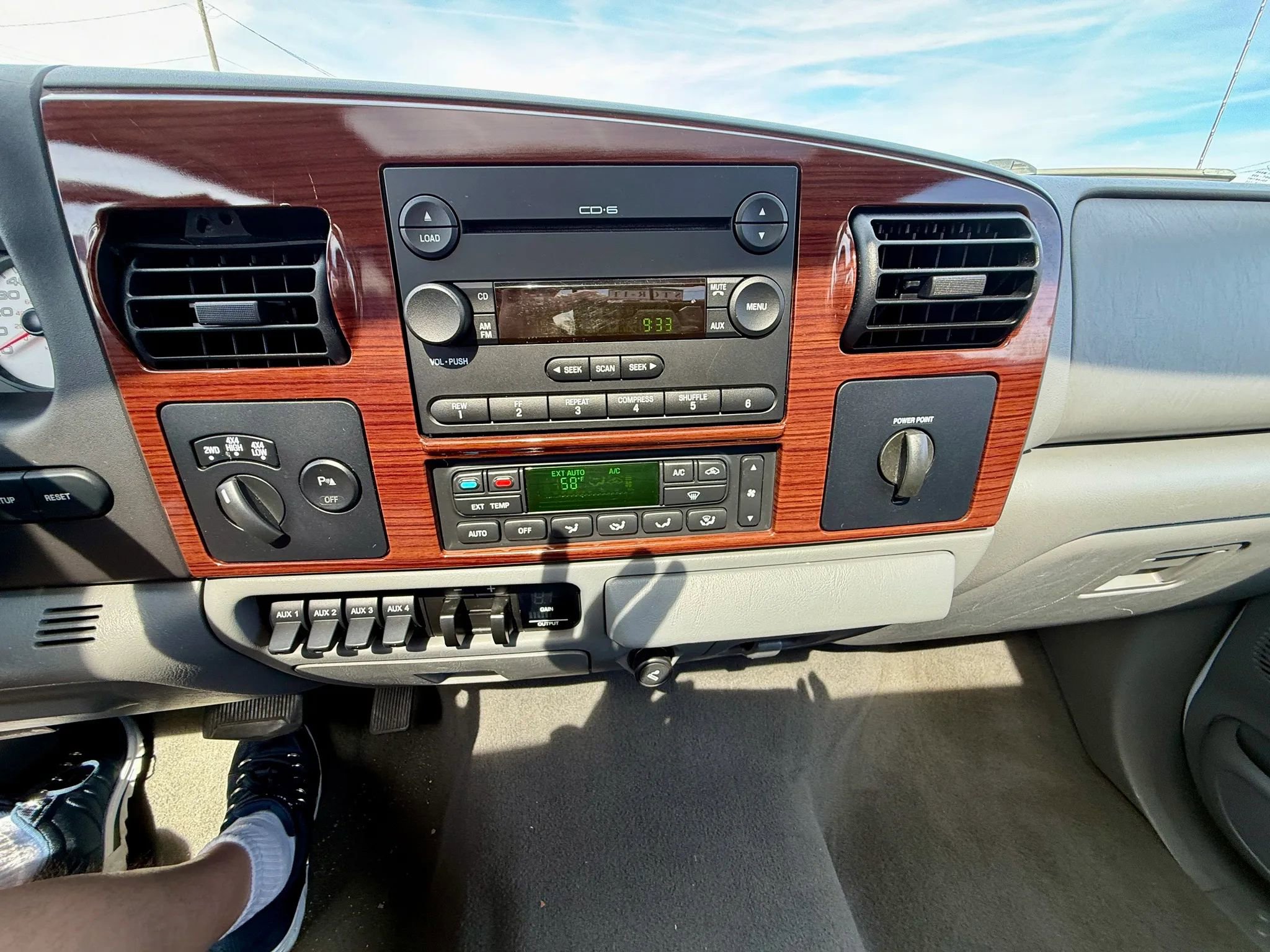 Used 2005 Ford F350 Lariat image 14