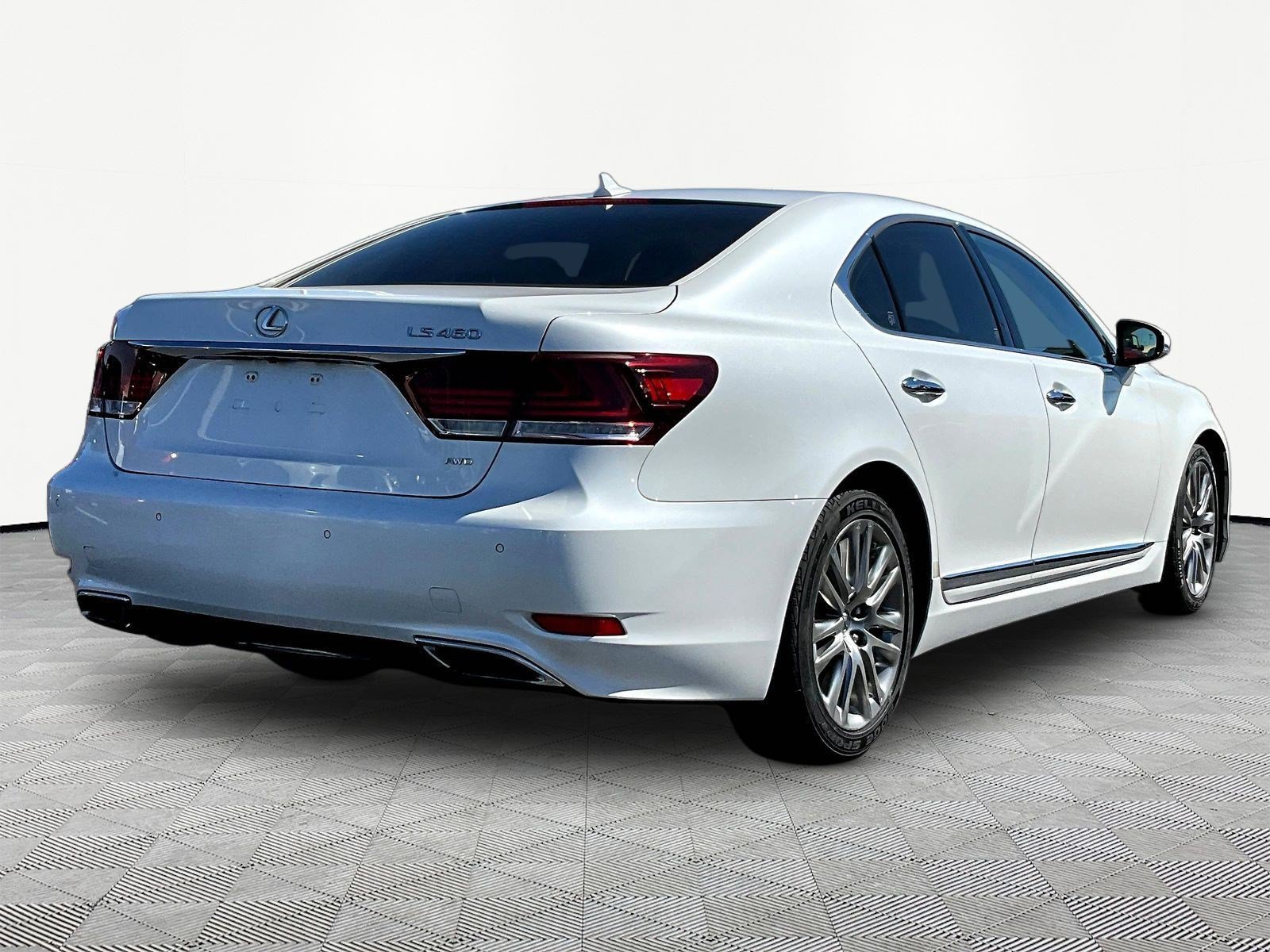 Used 2013 Lexus LS 460 AWD w/ Comfort Pkg image 6