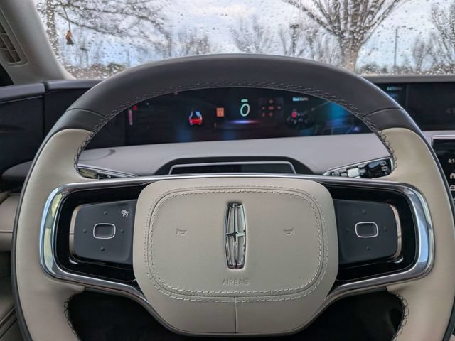 Used 2025 Lincoln Nautilus Reserve AWD/4WD image 28