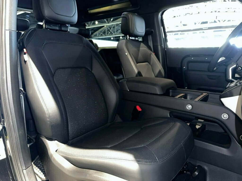 Used 2024 Land Rover Defender 90 X-Dynamic SE AWD/4WD image 27