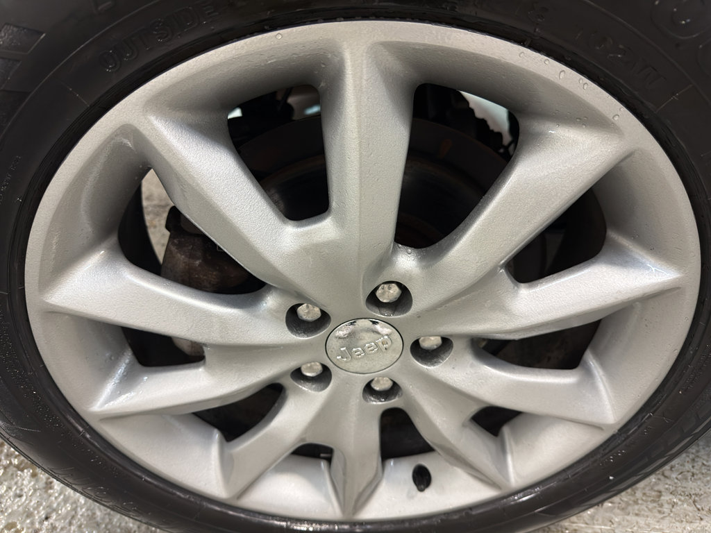 Used 2015 Jeep Cherokee Limited image 37