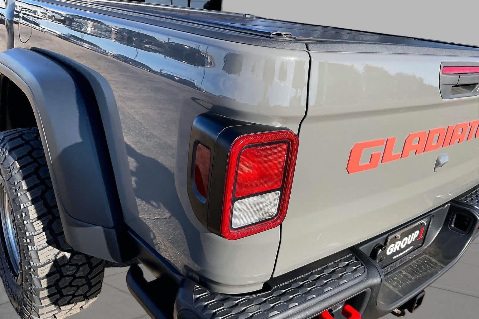 Used 2022 Jeep Gladiator Rubicon w/ Cold Weather Group AWD/4WD image 27