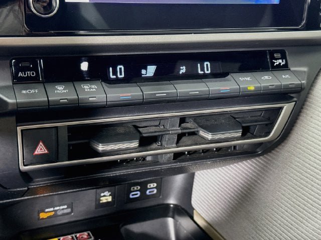 Certified 2025 Toyota Camry SE FWD image 17
