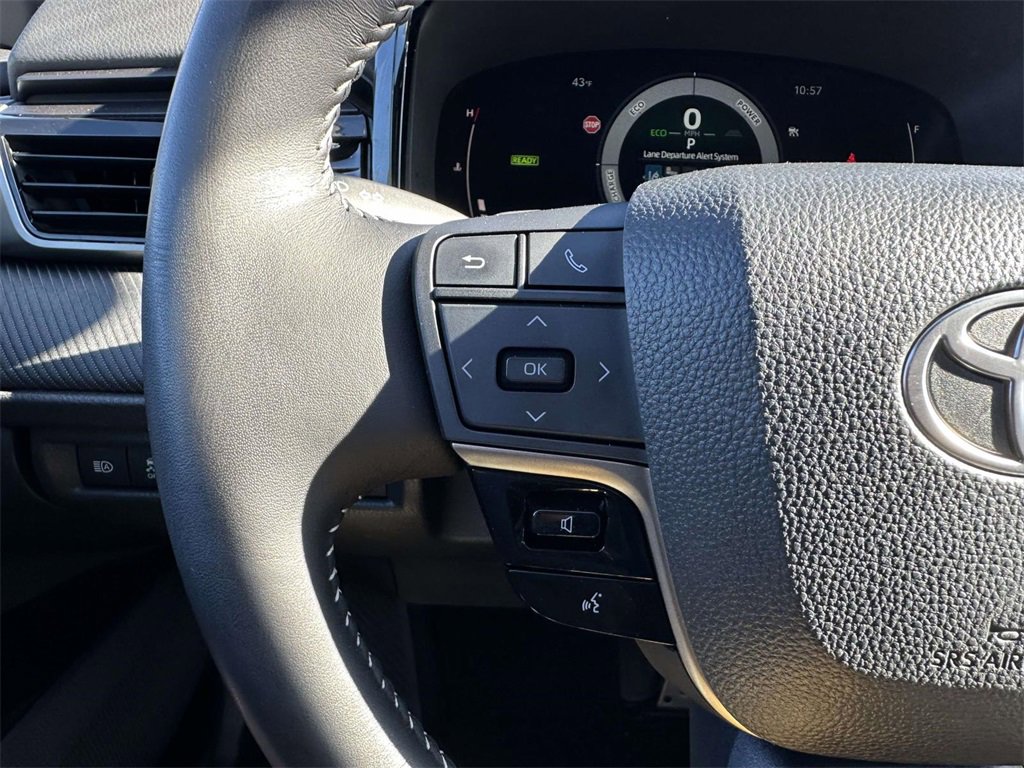 Certified 2025 Toyota Camry SE image 9