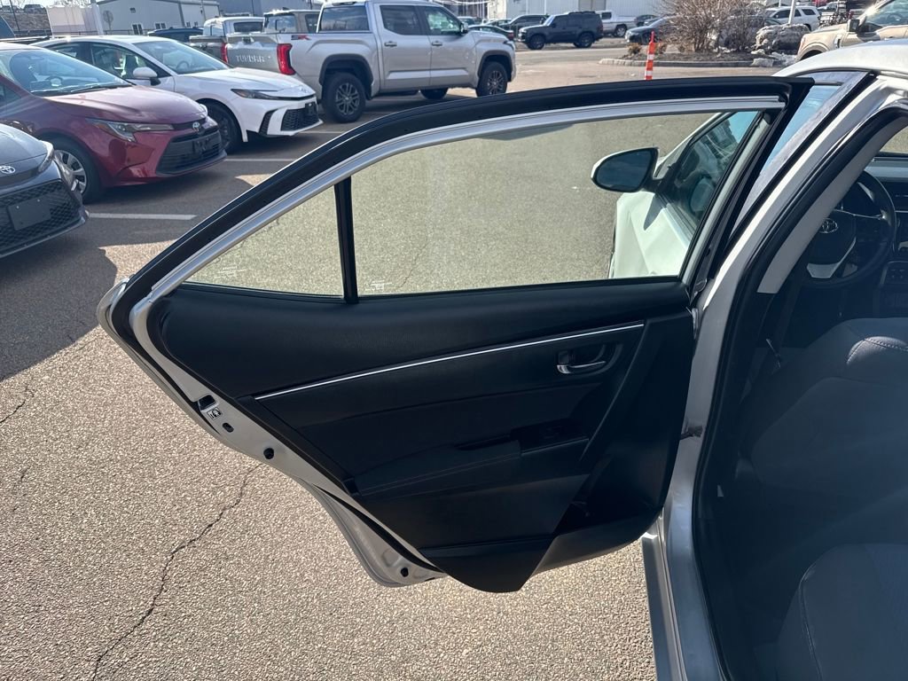 Used 2017 Toyota Corolla LE image 36