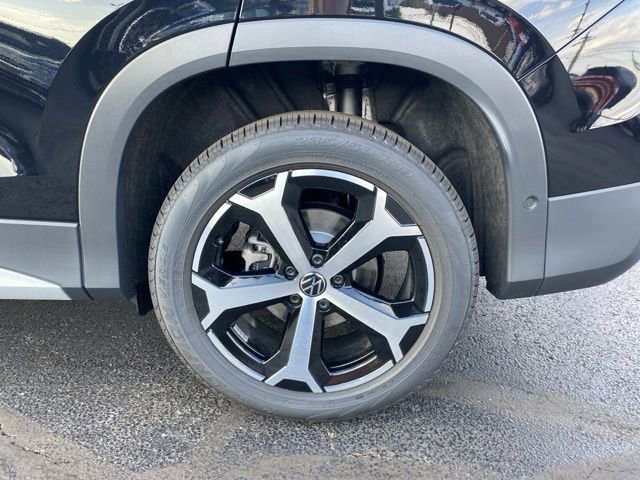 New 2025 Volkswagen Tiguan SE image 18