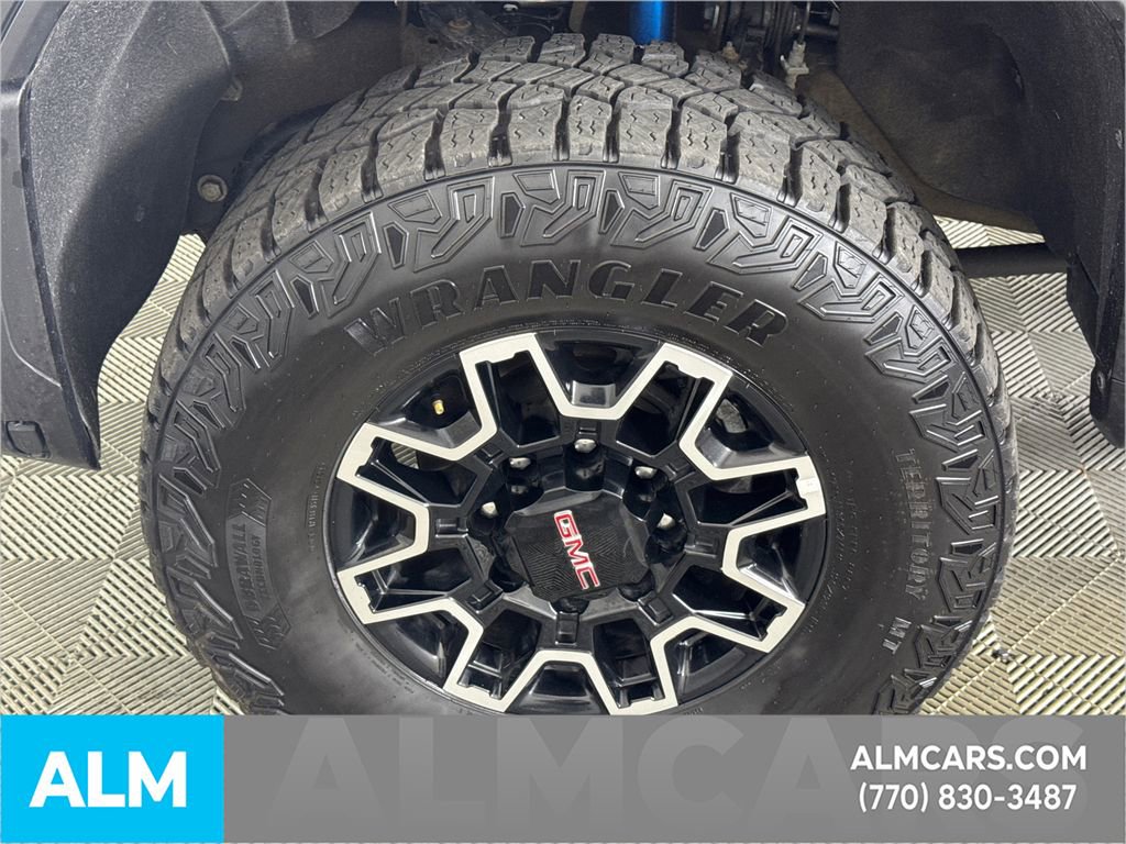Used 2025 GMC Sierra 2500 AT4X image 12