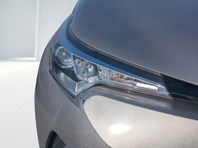 Used 2018 Toyota C-HR XLE image 7