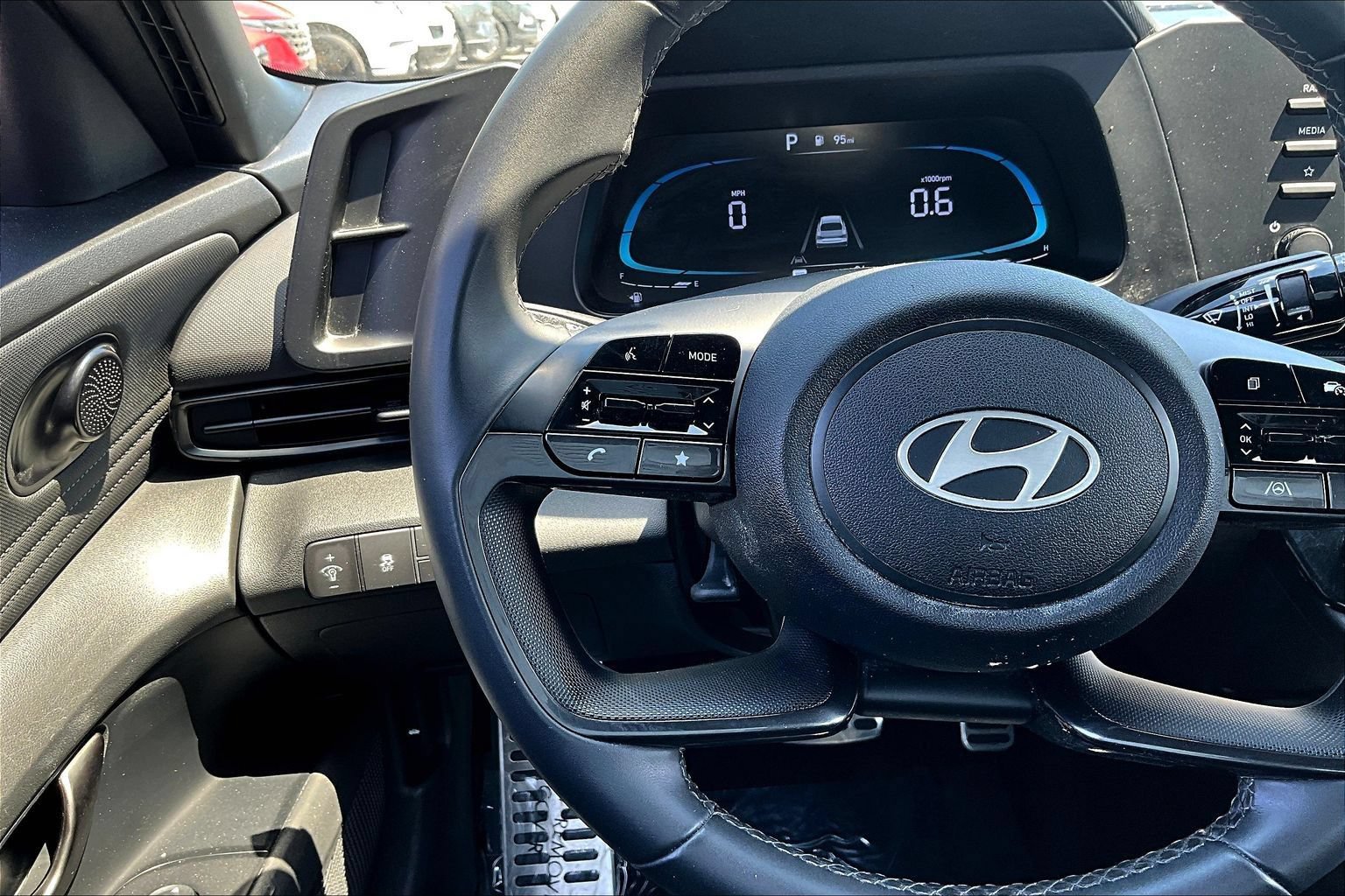Used 2025 Hyundai Elantra Sport FWD image 13
