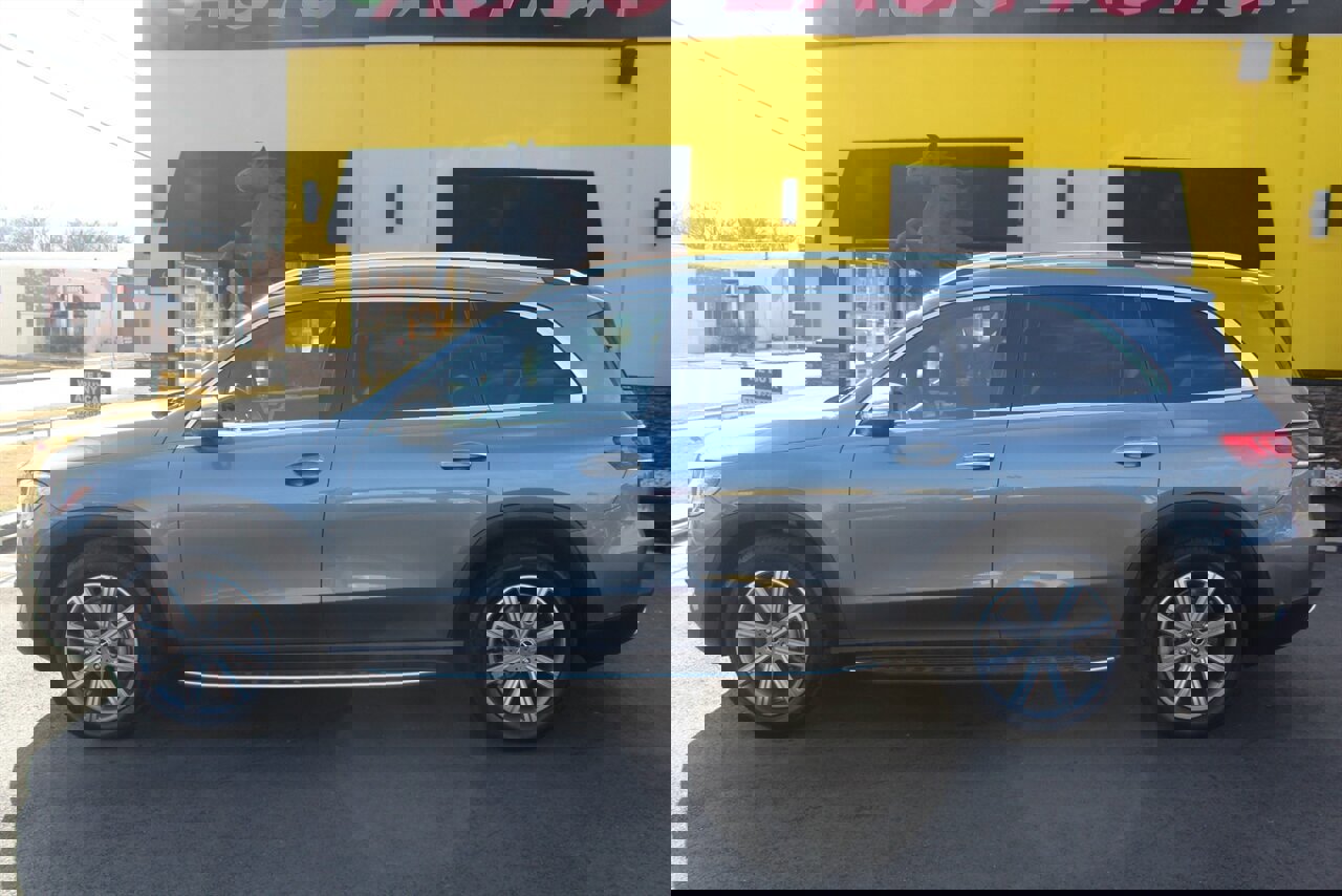 Used 2021 Mercedes-Benz GLS 450 4MATIC image 25