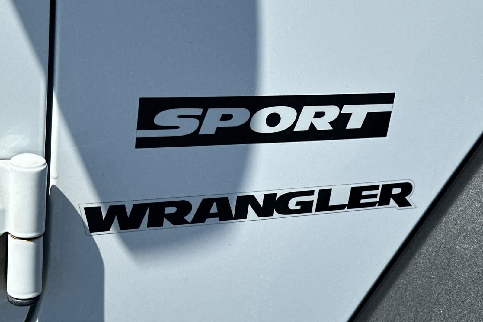 Used 2016 Jeep Wrangler Sport w/ Connectivity Group AWD/4WD image 30