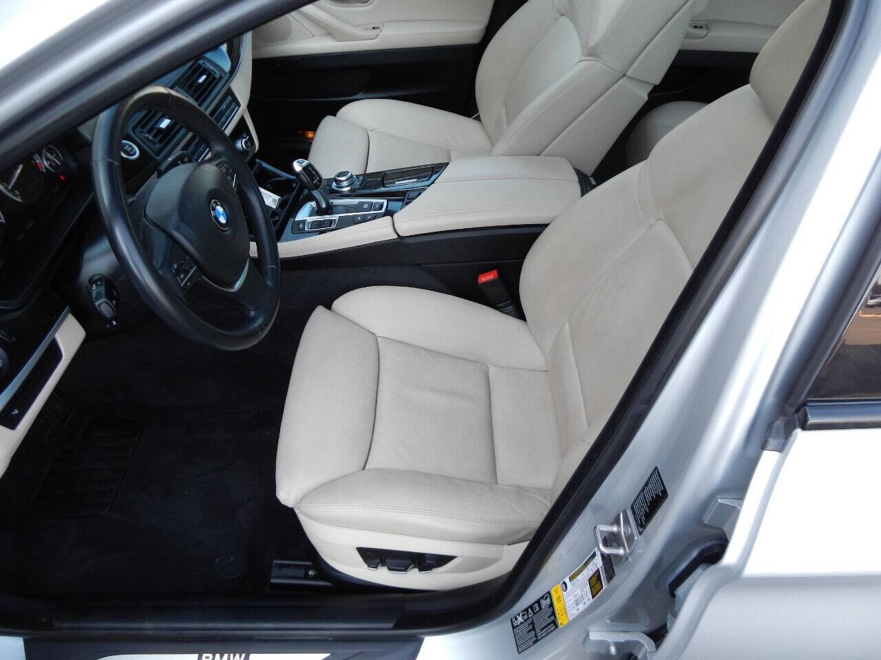 Used 2012 BMW 550i xDrive Sedan image 26