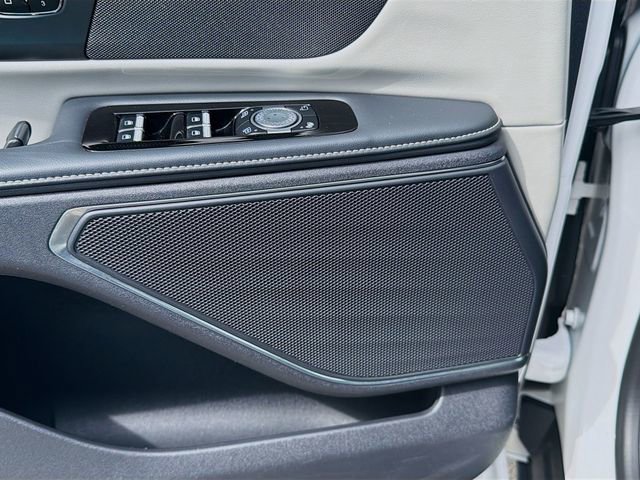 Used 2024 Lincoln Nautilus Reserve image 23