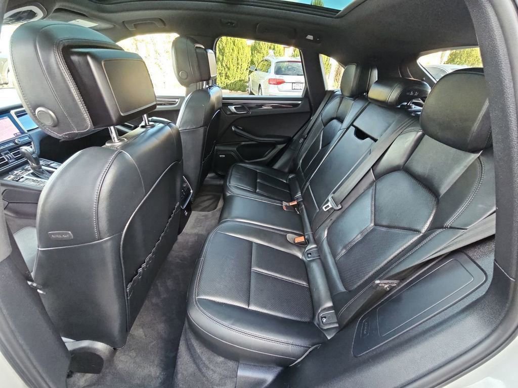 Used 2021 Porsche Macan S AWD/4WD image 19
