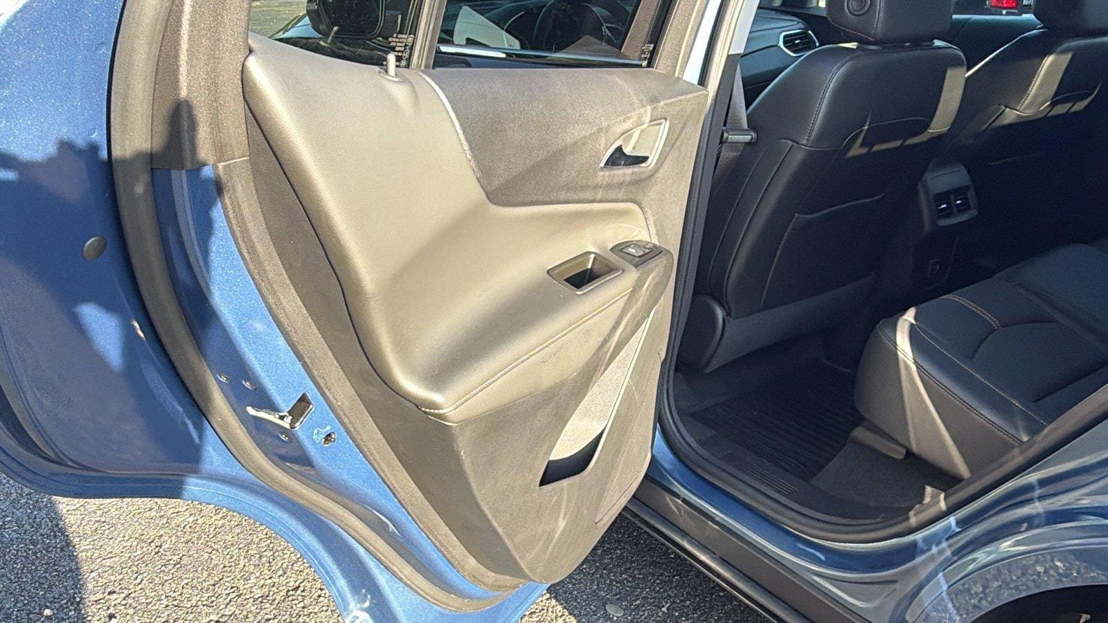 Used 2024 Chevrolet Equinox Premier w/ LPO, Floor Liner Package FWD image 21