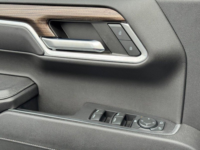 Used 2023 Chevrolet Silverado 1500 LT Trail Boss w/ LT Trail Boss Premium Package AWD/4WD image 23