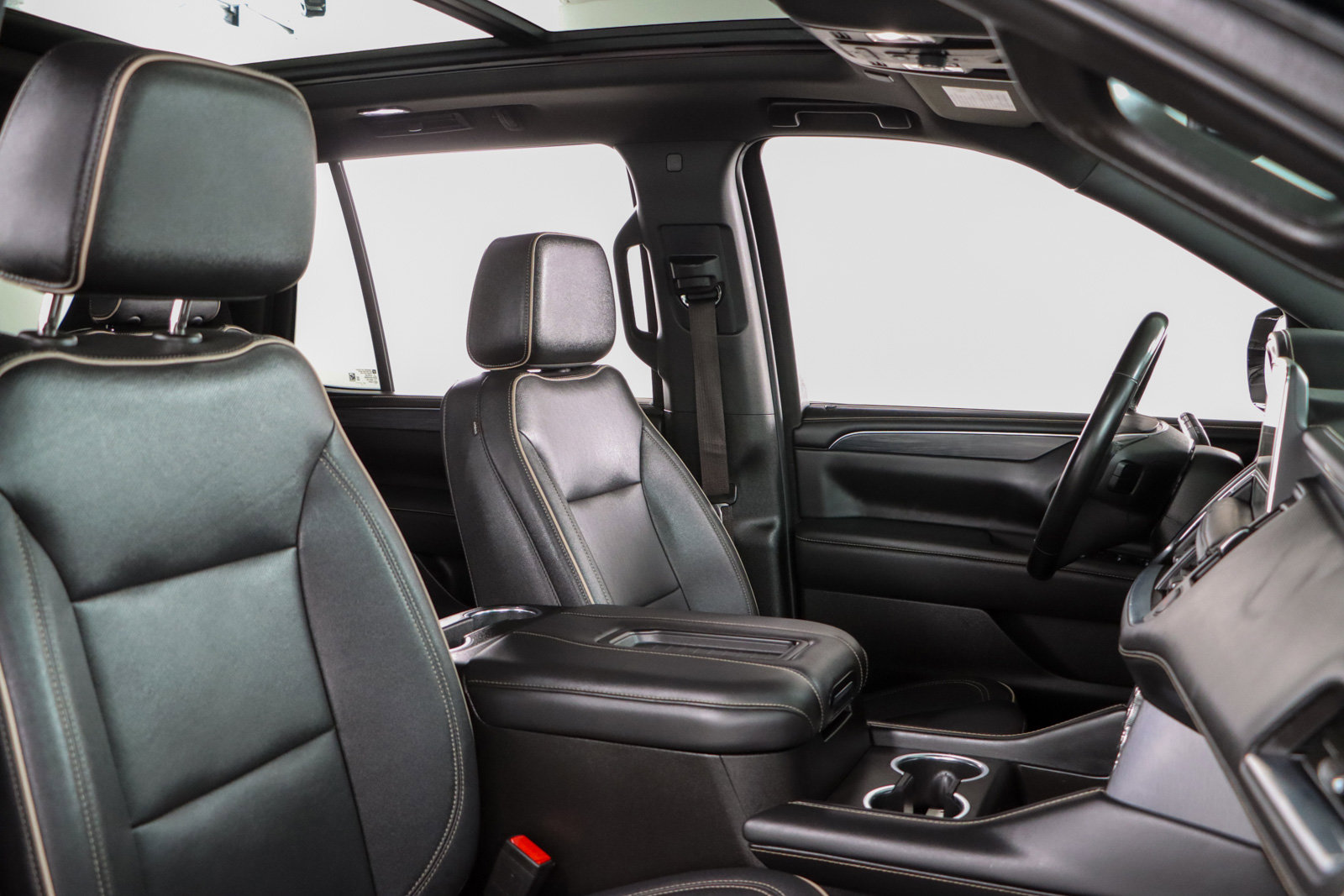 Used 2023 GMC Yukon SLT w/ SLT Luxury Package image 31